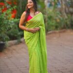 Aditi Dravid Instagram - Swipe and fall in love 3.0 🌸 Last chance to fall in love😂 . . #lastonefromtheseries #aditidravid