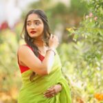 Aditi Dravid Instagram - Swipe and fall in love 2.0 🌸 . . #aditidravid #ｓｕｎｄａｙｍｏｏｄ #newphotoseries #actorslife #lovemywork #loveforsaree #greenandpink #instagood #mygram #250k #blessed 🧿