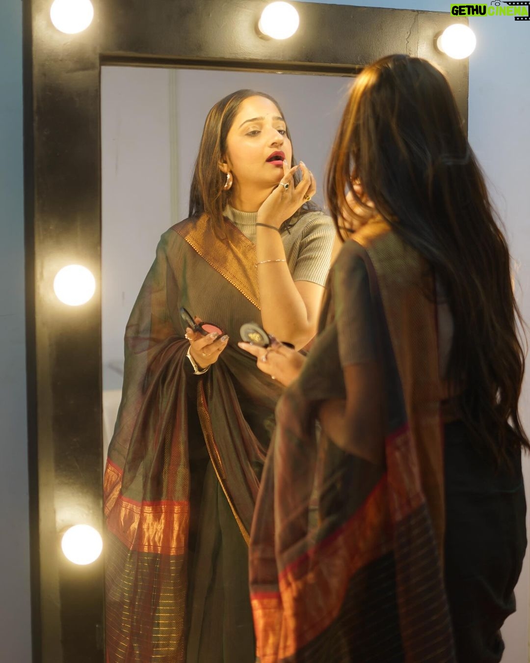 Aditi Dravid Instagram - ‘Main Character Energy’ 🔥🧿 • @mumbai__festival vanity stories by @pratikkadamphotography 📸 • • #aditidravid #mainapnifavouritehoon #host #mumbaifestival #livingmydreams #livingmybestlife #lovewhatido #lovemywork 🧿🧿🧿