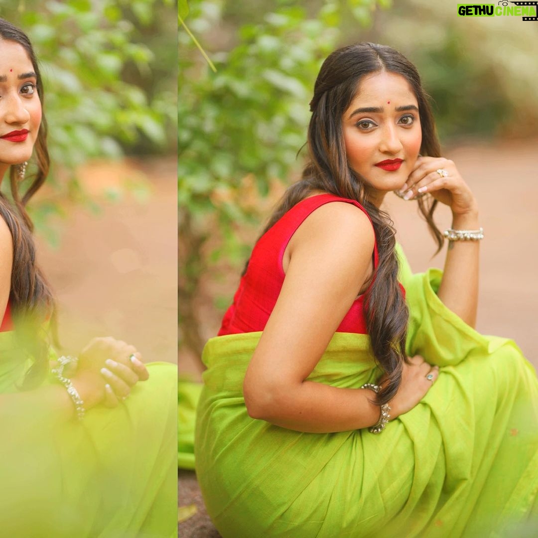Aditi Dravid Instagram - Swipe and fall in love 🌸 . . Shot by @rohit_kadam_photography H/Mua @shwetamoremakeovers For #chirayu2023 . . #aditidravid #photoseries #shootlife #actorslife #lovemywork #livingmydream #aditivinayakdravid #saturday #post #myinstafam #mygram #250k #grateful 🧿