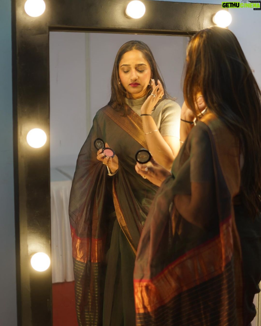 Aditi Dravid Instagram - ‘Main Character Energy’ 🔥🧿 • @mumbai__festival vanity stories by @pratikkadamphotography 📸 • • #aditidravid #mainapnifavouritehoon #host #mumbaifestival #livingmydreams #livingmybestlife #lovewhatido #lovemywork 🧿🧿🧿