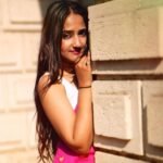 Aditi Dravid Instagram – 🚖💘
•
PS : Swipe left !!
•
Shot by @ganesh_theshutterkey
Saree @pratipadaclothingofficial