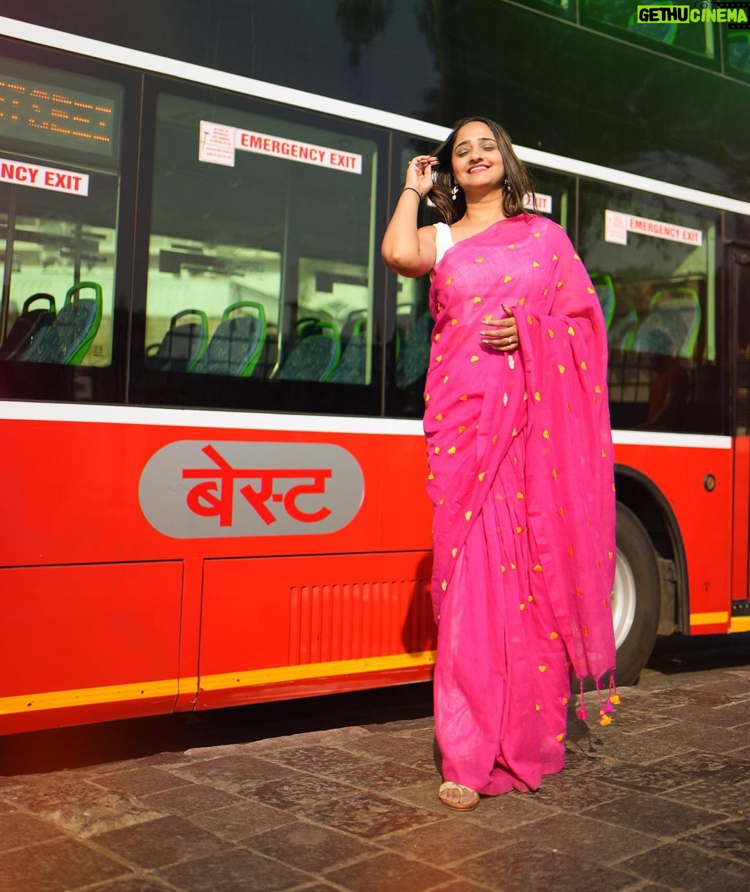 Aditi Dravid Instagram - परत विचारू नका, कशी आहेस? 😎❤️ • • Shot by @ganesh_theshutterkey Saree @pratipadaclothingofficial #aditidravid #best 🧿