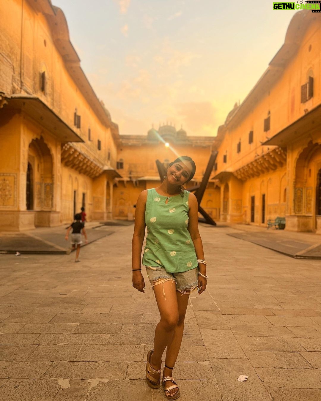Aditi Dravid Instagram - Jaipur stole my heart, and i Never want it back ☀️ . . PS: swipe to make me smile! Nahargarh Fort, Jaipur