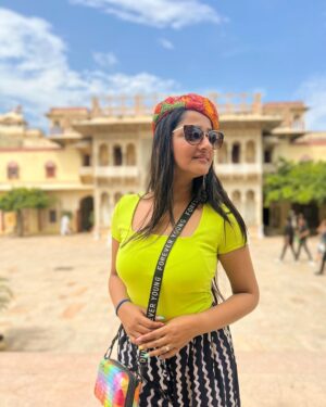 Aditi Dravid Instagram - ‘Jaipur, the city where history meets beauty!’ ☀️
.
.
#aditidravid #travelgram #workandtravel #jaipur #thepinkcity #culture #heritage #love