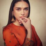Aditi Rao Hydari Instagram - 🧡 @raw_mango @sanamratansi @amrapalijewels @shraddhamishra8 @kiransaphotography Thank you for the honour @galattadotcom Thank you for the love… 🧡