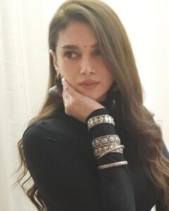 Aditi Rao Hydari Instagram - 🤍 @manishmalhotra05 @sanamratansi @amrapalijewels 📸 @arhconnect