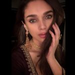 Aditi Rao Hydari Instagram - Hot Chocolate 😉 @sureenachowdhri @sanamratansi @amrapalijewels @miteshrajani @sandeshparulkar