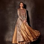 Aditi Rao Hydari Instagram – ✨

Outfit- @delhivintageco_
Jewellery- @silverstreakstore 
Footwear- @aprajitatoorofficial
HMU- @charlottewang_hmua
Styled by – @sukritigrover
Styling Team- @vanigupta.23 @harshitasaga01 @bitofbash 
📸- @nupuragarwal__