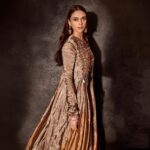 Aditi Rao Hydari Instagram – ✨

Outfit- @delhivintageco_
Jewellery- @silverstreakstore 
Footwear- @aprajitatoorofficial
HMU- @charlottewang_hmua
Styled by – @sukritigrover
Styling Team- @vanigupta.23 @harshitasaga01 @bitofbash 
📸- @nupuragarwal__
