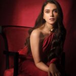 Aditi Rao Hydari Instagram - ❤️ @sabyasachiofficial @sabyasachijewellery 📸 @abhivermaa @arhconnect