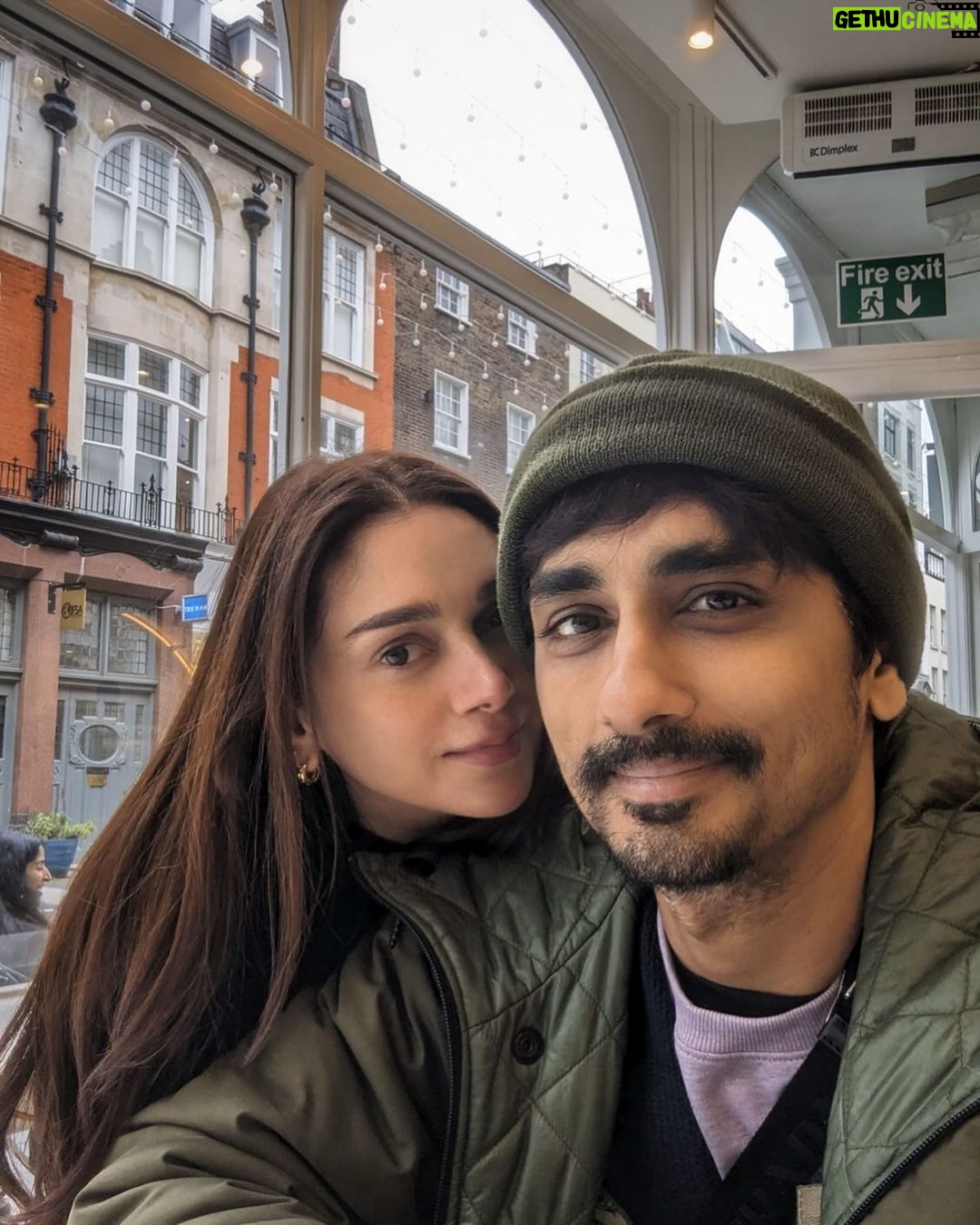 Aditi Rao Hydari Instagram - Happy blessed grateful ✨🧚♂️🦄🌈 To magic happiness love laughter unicorns rainbows and fairy dust #happynewyear to you all 2024