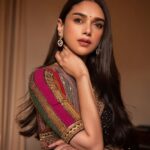 Aditi Rao Hydari Instagram - ✨✨✨✨✨✨✨✨✨✨✨✨✨ ‘I know nothing with any certainty, but the sight of the stars makes me dream’ Wearing sabyasachiofficial @sanamratansi @shraddhamishra8 @manav_angelo_kashyap @amitabhbachpan @arhconnect
