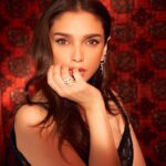 Aditi Rao Hydari Instagram - 🖤 @aadnevikofficial @sukritigrover @miteshrajani 📸 @tejasnerurkarr @arhconnect