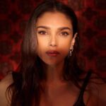 Aditi Rao Hydari Instagram - 🖤 @aadnevikofficial @sukritigrover @miteshrajani 📸 @tejasnerurkarr @tarafinejewellery @karishma.joolry @seternals.krishasheth Assisted by @bitofbash