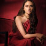 Aditi Rao Hydari Instagram - ❤️ @sabyasachiofficial @sabyasachijewellery 📸 @abhivermaa @arhconnect