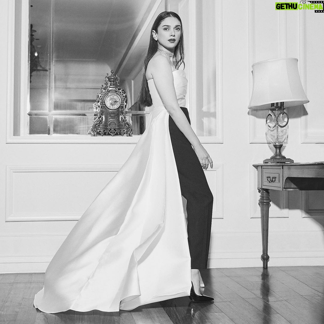 Aditi Rao Hydari Instagram - π€π€ @lorealparis @lorealindia Outfit- @solacelondon Earings and cuffs- @ayanasilverjewellry Choker- @karishma.joolry Rings- @ayanasilverjewellry Footwear- @louboutinworld Styled by - @sanamratansi Hmu-@eltonjfernandez πΈ @trishasarang π @arhconnect Style Team- @saumya_santosh @ankitha_chauhan @anolishahudani