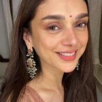 Aditi Rao Hydari Instagram - Watercolour 🪷 @placethedot @golecha_jewels