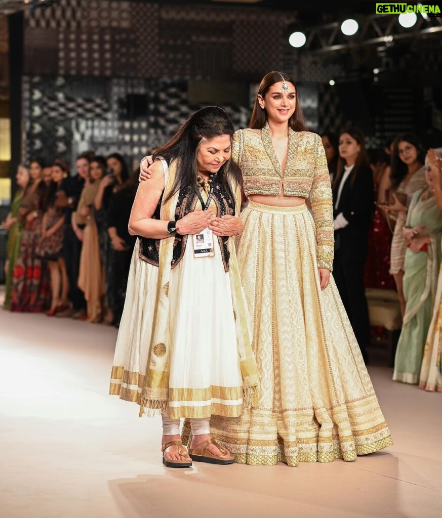 Aditi Rao Hydari Instagram - Aditi Rao Hydari for Ritu Kumar Couture’23 at India Couture Week. Aditi wears an exquisite lehenga, adorned with a Gazal Jacket, a masterpiece meticulously hand-embroidered to manifest unforgettable opulence. Each intricate stitch is a labor of love, woven skillfully with artistry passed down through generations. The Gazal jacket, with a touch of gold zardozi work, embraces the grace of the traditional Kashmiri design, while the lehenga exudes a timeless elegance adorned with geometric & floral motifs seamlessly creating a blend of tradition and modernity. @reliancebrandsItd @fdciofficial Jewellery by @thegempalace #RituKumar #AditiRaoHydari #RKWoman #ICW23 #TheOG