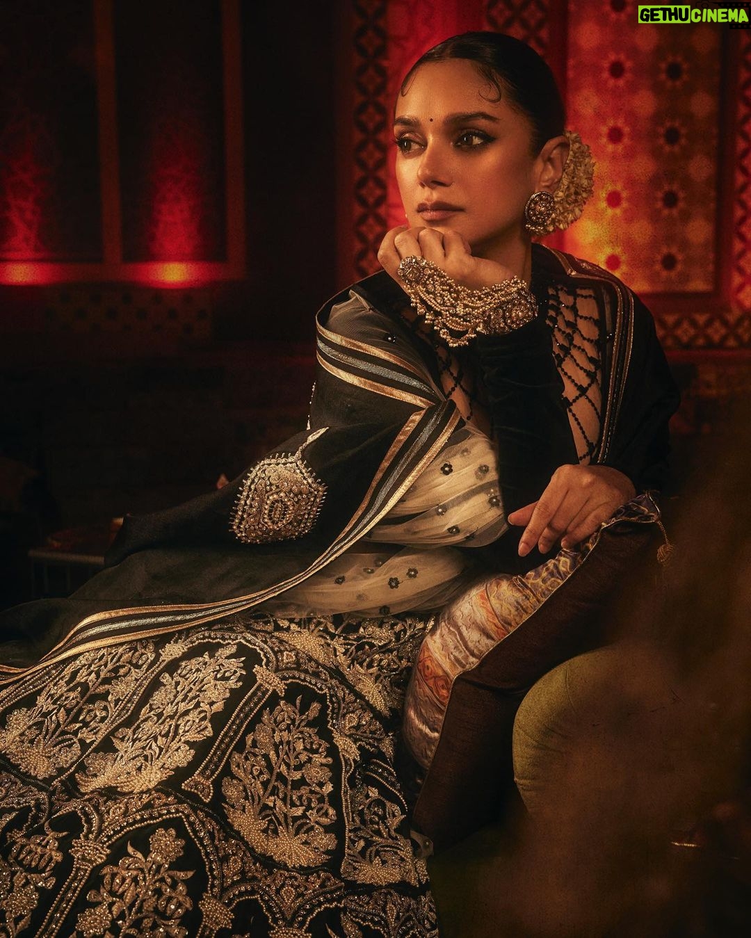 Aditi Rao Hydari Instagram - @aditiraohydari for MEHFIL-e-HUSN | Couture’24 Photography - @karishmabediphotography Show directors - @preferredprofessionals @aparnabahlbedi @anishabahl Showstopper - @aditiraohydari Aditi’s HMU - @eltonjfernandez Styling - @shauryaathley Assisted Styling - @aprajitapuri @janvhijaiswal @janhvikohlii Head of operations - @divishlist PR and comms - @tccggd @arjundevsawhney Set design - @scenografiasumant @sumantjayakrishnan HMU - @diva_rose21 @glowupwithguru Videography - @cnxinsta Production - @glitzproductions_ @tript_dhawan Backstage & Talent coordination - @pujankapursharma Dancer - @suhail.bhan Light and sound - @igldesign Music - @jittervision Sound operator - @dj_parikshit_m Jewelry- @ajewelsbyanmol Floral accessories- @roma__bahl Location - @amaarafarms @shivangupta Food partner - @indulgeatbaraat Celebration partner - @diageo Invite design - @kapil_edc . . . #SidTytler #SiddarthaTytler #Fashion #India #IndianFashion #Luxury #Delhi #Style #Menswear #Indianfashion #ShopNow #indiandesigner #Menstyle #Womenswear #Womensfashion #couture #indiancouture