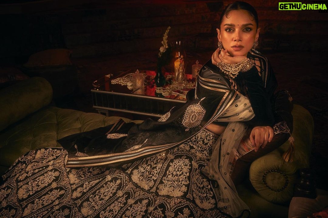 Aditi Rao Hydari Instagram - @aditiraohydari for MEHFIL-e-HUSN | Couture’24 Photography - @karishmabediphotography Show directors - @preferredprofessionals @aparnabahlbedi @anishabahl Showstopper - @aditiraohydari Aditi’s HMU - @eltonjfernandez Styling - @shauryaathley Assisted Styling - @aprajitapuri @janvhijaiswal @janhvikohlii Head of operations - @divishlist PR and comms - @tccggd @arjundevsawhney Set design - @scenografiasumant @sumantjayakrishnan HMU - @diva_rose21 @glowupwithguru Videography - @cnxinsta Production - @glitzproductions_ @tript_dhawan Backstage & Talent coordination - @pujankapursharma Dancer - @suhail.bhan Light and sound - @igldesign Music - @jittervision Sound operator - @dj_parikshit_m Jewelry- @ajewelsbyanmol Floral accessories- @roma__bahl Location - @amaarafarms @shivangupta Food partner - @indulgeatbaraat Celebration partner - @diageo Invite design - @kapil_edc . . . #SidTytler #SiddarthaTytler #Fashion #India #IndianFashion #Luxury #Delhi #Style #Menswear #Indianfashion #ShopNow #indiandesigner #Menstyle #Womenswear #Womensfashion #couture #indiancouture