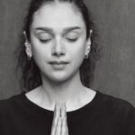 Aditi Rao Hydari Instagram - To always being curious To Trust, surrender To listen, to be without ego, to be transparent, to give with abundance, to be courageous in making the right choices, to be self aware and to learn and evolve everyday. be your best self. be a student everyday. Blessed to have the bestest teachers… 🙏🏻 #Guruvenamaha #gurupoornima Ps- also…never grow up! 🧚‍♀️