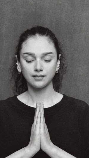 Aditi Rao Hydari Instagram - To always being curious
To Trust, surrender
To listen, to be without ego, to be transparent, to give with abundance, to be courageous in making the right choices, to be self aware and to learn and evolve everyday.
be your best self.
be a student everyday.
Blessed to have the bestest teachers… 🙏🏻
#Guruvenamaha
#gurupoornima
Ps- also…never grow up! 🧚♀️