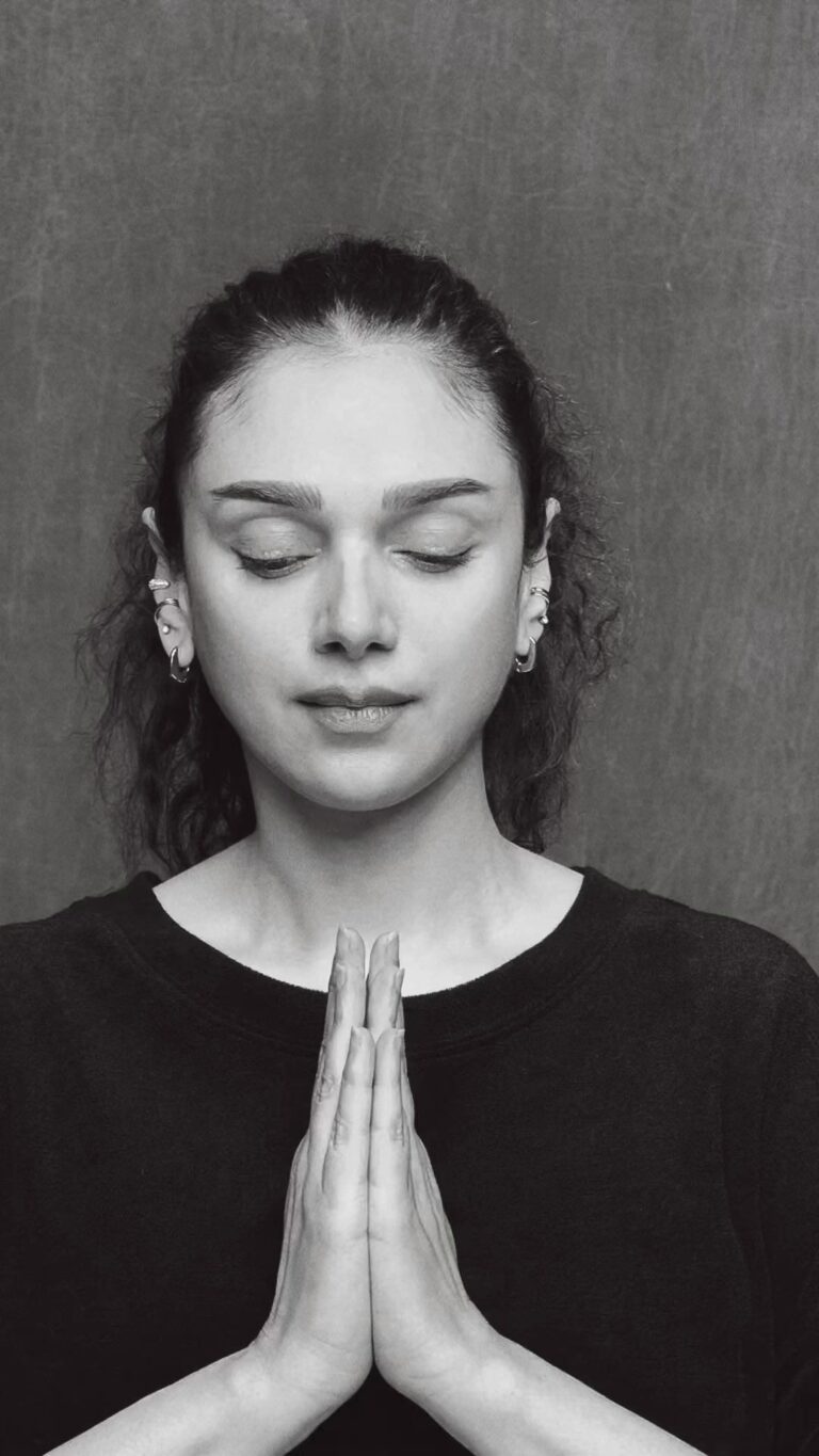 Aditi Rao Hydari Instagram - To always being curious To Trust, surrender To listen, to be without ego, to be transparent, to give with abundance, to be courageous in making the right choices, to be self aware and to learn and evolve everyday. be your best self. be a student everyday. Blessed to have the bestest teachers… 🙏🏻 #Guruvenamaha #gurupoornima Ps- also…never grow up! 🧚‍♀️