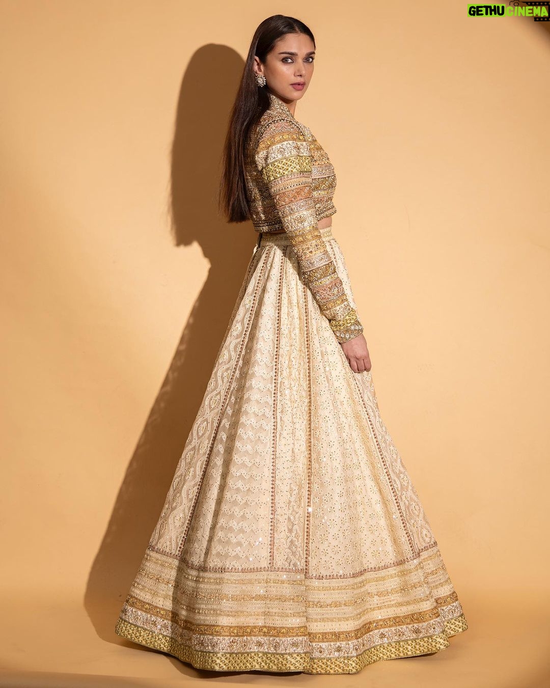 Aditi Rao Hydari Instagram - Aditi Rao Hydari for Ritu Kumar Couture’23 at India Couture Week. Aditi wears an exquisite lehenga, adorned with a Gazal Jacket, a masterpiece meticulously hand-embroidered to manifest unforgettable opulence. Each intricate stitch is a labor of love, woven skillfully with artistry passed down through generations. The Gazal jacket, with a touch of gold zardozi work, embraces the grace of the traditional Kashmiri design, while the lehenga exudes a timeless elegance adorned with geometric & floral motifs seamlessly creating a blend of tradition and modernity. @reliancebrandsItd @fdciofficial Jewellery by @thegempalace #RituKumar #AditiRaoHydari #RKWoman #ICW23 #TheOG