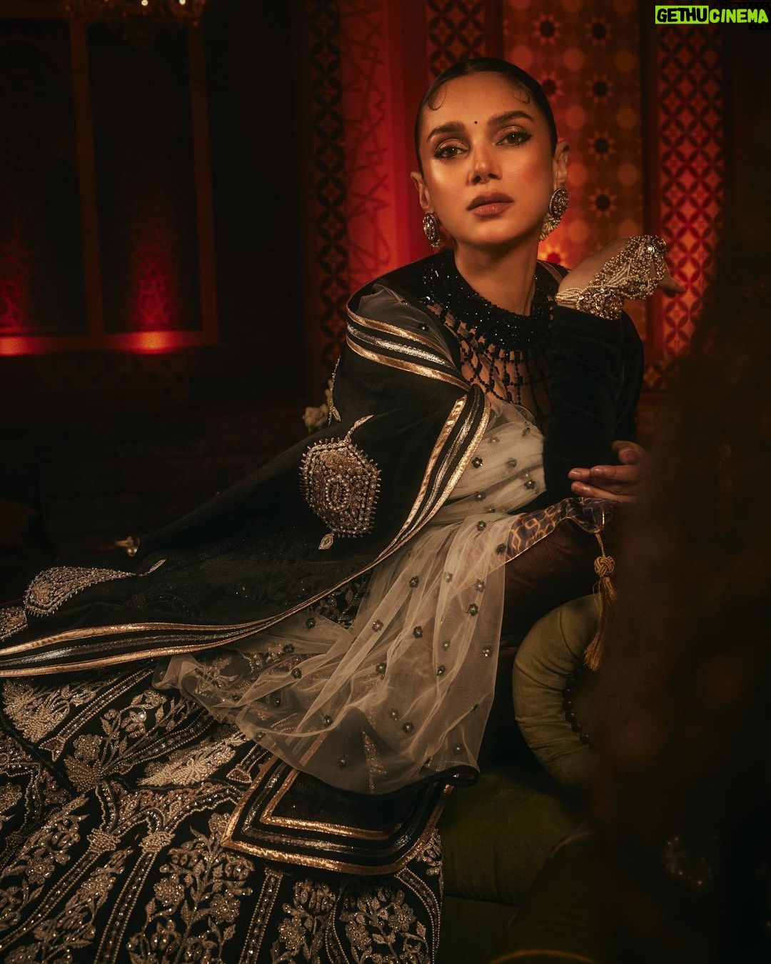 Aditi Rao Hydari Instagram - @aditiraohydari for MEHFIL-e-HUSN | Couture’24 Photography - @karishmabediphotography Show directors - @preferredprofessionals @aparnabahlbedi @anishabahl Showstopper - @aditiraohydari Aditi’s HMU - @eltonjfernandez Styling - @shauryaathley Assisted Styling - @aprajitapuri @janvhijaiswal @janhvikohlii Head of operations - @divishlist PR and comms - @tccggd @arjundevsawhney Set design - @scenografiasumant @sumantjayakrishnan HMU - @diva_rose21 @glowupwithguru Videography - @cnxinsta Production - @glitzproductions_ @tript_dhawan Backstage & Talent coordination - @pujankapursharma Dancer - @suhail.bhan Light and sound - @igldesign Music - @jittervision Sound operator - @dj_parikshit_m Jewelry- @ajewelsbyanmol Floral accessories- @roma__bahl Location - @amaarafarms @shivangupta Food partner - @indulgeatbaraat Celebration partner - @diageo Invite design - @kapil_edc . . . #SidTytler #SiddarthaTytler #Fashion #India #IndianFashion #Luxury #Delhi #Style #Menswear #Indianfashion #ShopNow #indiandesigner #Menstyle #Womenswear #Womensfashion #couture #indiancouture