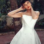 Aditi Rao Hydari Instagram - In a world full of kardashians be an Audrey 🫡 🦄 Outfit- @johnpaulataker @vandafashionagency Earings- @sonisapphire Gloves- @maison_9002 Footwear- @louboutinworld Hmu- @miteshrajani Photographer- @kaasastudio Stylist- @sanamratansi Team- @saumya_santosh @sr_styleco