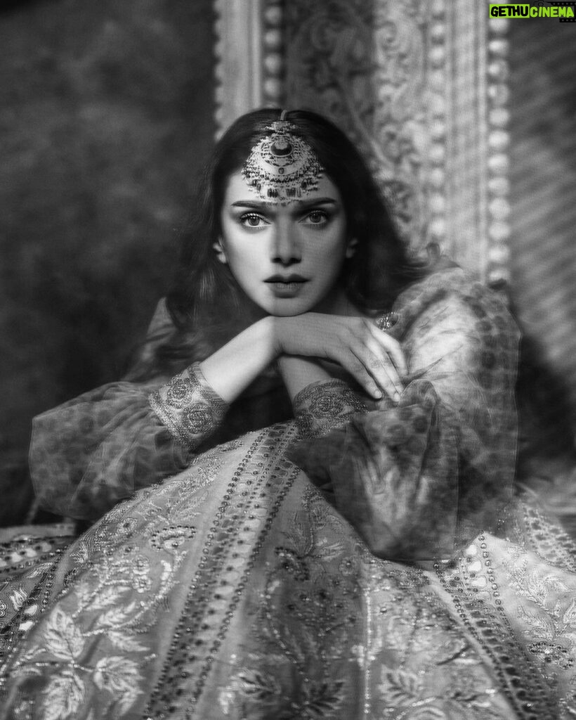 Aditi Rao Hydari Instagram - Presenting a very special series of art images, where the muse meets the master. The utterly gorgeous Aditi Rao Hydari photographed in and by JJ Valaya himself. This exclusive collaboration between JJ Valaya and Aditi Rao Hydari gives birth to a wonderful collection of images that seamlessly merge the realms of Art, Fashion & Style. Whilst showcasing JJ Valaya’s unique skill as a fine art photographer, couturier and interior designer, these images reflect Aditi Rao Hydari’s grace and versatility as his perennial muse. By encapsulating the essence of Indian haute couture, this association truly celebrates the convergence of two artistic powers in the realms of fashion and entertainment coming together. #jjvalaya #aditiraohydari #valaya #theworldofvalaya #theroyalnomad HMU: @eltonjfernandez Stylist: @hoorvi.j.valaya