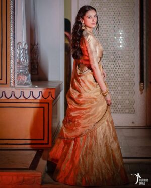 Aditi Rao Hydari Instagram - Molten gold ✨
