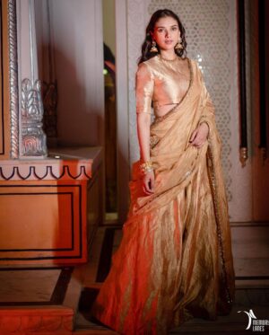 Aditi Rao Hydari Instagram - Molten gold ✨