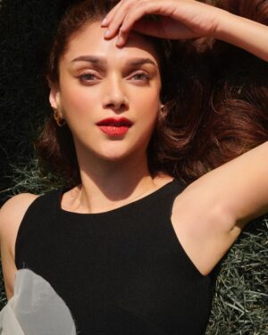 Aditi Rao Hydari Instagram - Sunkissed
With @lorealparis colour riche
Shade- 666 ‘I win’
#walkyourworth
#cannes2023
❤️
@miteshrajani
@sanamratansi
@vaishnavpraveen
@atelierpattyang