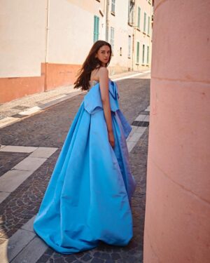 Aditi Rao Hydari Instagram - Nice to meet you again Cannes 💙
 #walkyourworth 
#cannes2023 
@lorealparis 
@festivaldecannes 

Outfit- @oscardelarenta 
Earrings - @tuula.jewellery 
Shoes- @katmaconie

Style - @sanamratansi 
Assisted by - @rhiakapoor @abhimanyudessai  @ankitha_chauhan

HMU - @miteshrajani 

Photographs - @vaishnavpraveen 
@thehouseofpixels