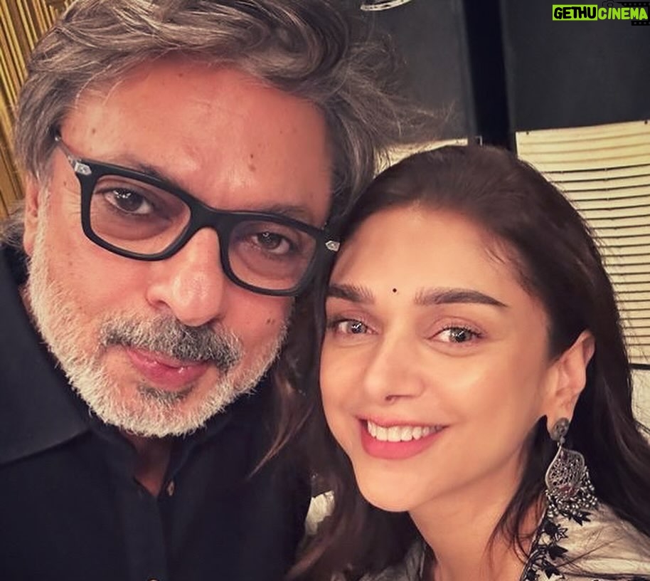 Aditi Rao Hydari Instagram - Happy birthday my dearestest sanjay sir Thank you for the unending inspiration, Thank you for your genius mind, your heart full of love ,, for never ever allowing us to give up! Thank you for your fierce passion, for being the most amazing teacher, the endless beauty, the detail, the laughter, the music, the dancing , the yummiest ghar Ka nashta which is like an Akshay patram. And most most importantly thank you for your love , and the belief Thank you for being you sanjay sir. May you always be surrounded by all that you love and all the people who love you Love you sir ❤️🤗❤️