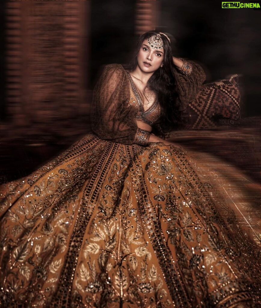 Aditi Rao Hydari Instagram - Presenting a very special series of art images, where the muse meets the master. The utterly gorgeous Aditi Rao Hydari photographed in and by JJ Valaya himself. This exclusive collaboration between JJ Valaya and Aditi Rao Hydari gives birth to a wonderful collection of images that seamlessly merge the realms of Art, Fashion & Style. Whilst showcasing JJ Valaya’s unique skill as a fine art photographer, couturier and interior designer, these images reflect Aditi Rao Hydari’s grace and versatility as his perennial muse. By encapsulating the essence of Indian haute couture, this association truly celebrates the convergence of two artistic powers in the realms of fashion and entertainment coming together. #jjvalaya #aditiraohydari #valaya #theworldofvalaya #theroyalnomad HMU: @eltonjfernandez Stylist: @hoorvi.j.valaya