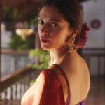 Aditi Rao Hydari Instagram – Do you really know her? Her roots? Her celebrations?
Aditi Rao Hydari revels in remembrance of her journey. Hyderabad, Delhi, Tamil Nadu, Mumbai and more – all have been a part of her. Each of them has nurtured and inspired her. Today, she reclaims these roots and celebrates them.
Presenting Jaypore’s vivid treasure trove of ethnic wear, jewelry, accessories and home finds that embody the essence of Indian richness and diverse crafts with modern aesthetics. #ReclaimYourRoots with Jaypore!
Click the link in bio and then click on the same post to explore our festive collections with diverse Indian roots.
#Jaypore #jayporelove #JayporeExplores #aditiraohydari #aditirao #reclaimyourroots #Explorepage #Explore #handmade #handcrafted #ArtisanalFestivities #artisanmade #boundless #delhi #south #hyderabadi #bharatnatyam #festivecollection #FestiveVibes #FestiveGlow #festiveseason #festivities