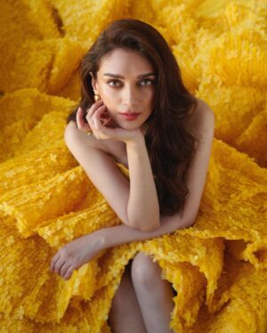Aditi Rao Hydari Instagram - In full bloom 🌼

With @lorealparis 
@festivaldecannes 

Outfit: @michaelcinco5 
Shoes: @katmaconie 
Rings : @mamour_paris 
Earrings : @shopanatina 
Style: @sanamratansi 
Assisted by: @rhiakapoor @ankitha_chauhan 
Photographer: @vaishnavpraveen @thehouseofpixels 
HMU: @miteshrajani 
Managed by: @ssubberman
