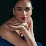 Aditi Rao Hydari Instagram – 😘

Outfit – @wear.rae @vandafashionagency
Chain- @outhousejewellery
Rings – @misho_designs
Heels – @jimmychoo @id8mediasolutions
Styled by @sanamratansi 
Hmu @eltonjfernandes 
📸 -@kadamajay