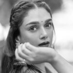 Aditi Rao Hydari Instagram - Bring your own sunshine #BYOS 🌞☺️ @punitbalanaofficial @sanamratansi @shraddhamishra8 @devsphotographyofficial @aquamarine_jewellery