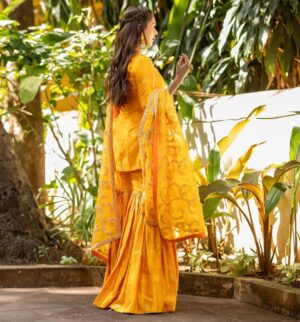 Aditi Rao Hydari Instagram - Bring your own sunshine
#BYOS 🌞☺️
@punitbalanaofficial
@sanamratansi
@shraddhamishra8
@devsphotographyofficial
@aquamarine_jewellery