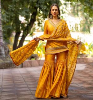 Aditi Rao Hydari Instagram - Bring your own sunshine
#BYOS 🌞☺️
@punitbalanaofficial
@sanamratansi
@shraddhamishra8
@devsphotographyofficial
@aquamarine_jewellery