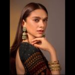 Aditi Rao Hydari Instagram - The little black dot! I never wanted to wear a bottu (that’s what a bindi is called in Hyderabad) when I was little. It’s so much a part of the southern indian tradition, it doesn’t even count as dressing up. My mother wears a kumkum bottu made out of turmeric in the most beautiful vermillion, I used to watch her make her kumkum bottu, just that and she would glow without a spot of make up. I’d go to dance class and wear my neat middle parted long braid with no fuss but I just did not want to wear a bottu! It was years later when I started shooting for Kaatru veliyidai with mani sir that I got attached to this little black dot on my forehead. From the costume trials with Eka ( @ekalakhani) To shooting in Ooty, Ladakh , Serbia, the freezing cold, my Rudolph red nose and my little black bottu. And here it is! My favourite little black bottu @jigarmaliofficial @sanamratansi @tyaanijewellery @kaasastudio
