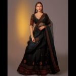 Aditi Rao Hydari Instagram - The little black dot! I never wanted to wear a bottu (that’s what a bindi is called in Hyderabad) when I was little. It’s so much a part of the southern indian tradition, it doesn’t even count as dressing up. My mother wears a kumkum bottu made out of turmeric in the most beautiful vermillion, I used to watch her make her kumkum bottu, just that and she would glow without a spot of make up. I’d go to dance class and wear my neat middle parted long braid with no fuss but I just did not want to wear a bottu! It was years later when I started shooting for Kaatru veliyidai with mani sir that I got attached to this little black dot on my forehead. From the costume trials with Eka ( @ekalakhani) To shooting in Ooty, Ladakh , Serbia, the freezing cold, my Rudolph red nose and my little black bottu. And here it is! My favourite little black bottu @jigarmaliofficial @sanamratansi @tyaanijewellery @kaasastudio