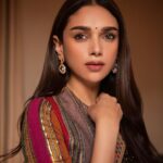 Aditi Rao Hydari Instagram - ✨✨✨✨✨✨✨✨✨✨✨✨✨ ‘I know nothing with any certainty, but the sight of the stars makes me dream’ Wearing sabyasachiofficial @sanamratansi @shraddhamishra8 @manav_angelo_kashyap @amitabhbachpan @arhconnect