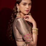 Aditi Rao Hydari Instagram - woke up like this 😋 @rimpleandharpreet @sanamratansi @shriparamanijewels