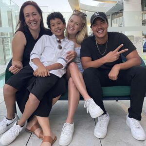 Adrian Groulx Instagram - Lots of great fun and memories with the cast❤️❤️ #youngrock