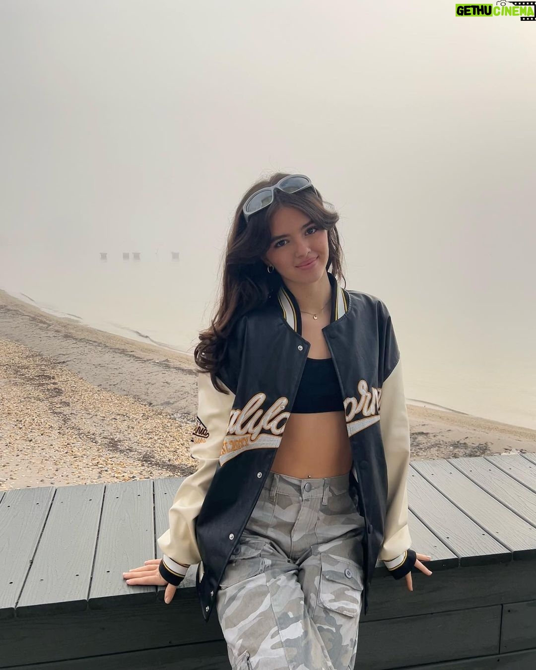 Adriana Camposano - 2.7K Likes - 🤟🌟🌟🌟🌟
adriana25 for 25% off yuhyuhyuh